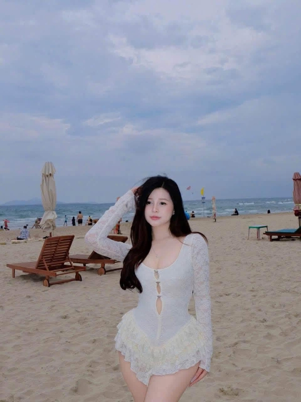 ảnh gái xinh bikini trắng