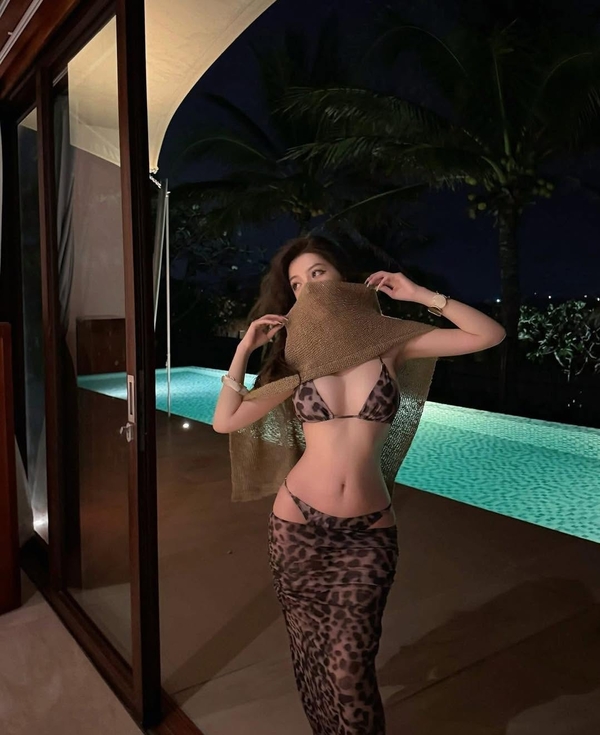 ảnh gái xinh mặc bikini 2 mảnh 25