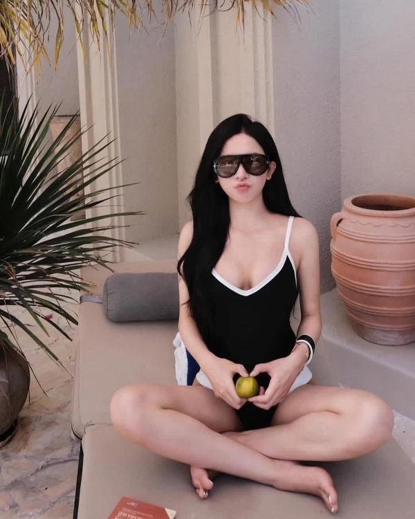 ảnh gái xinh mặc bikini đen 1
