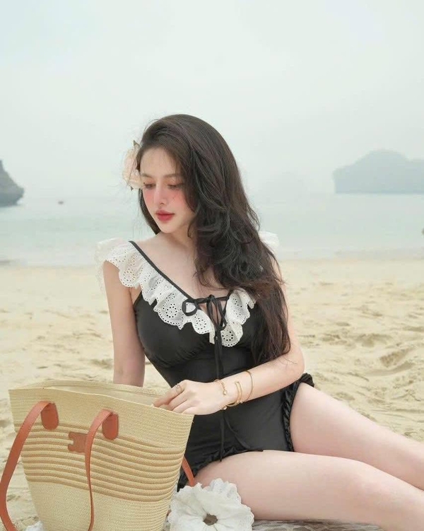 ảnh gái xinh mặc bikini đen 11