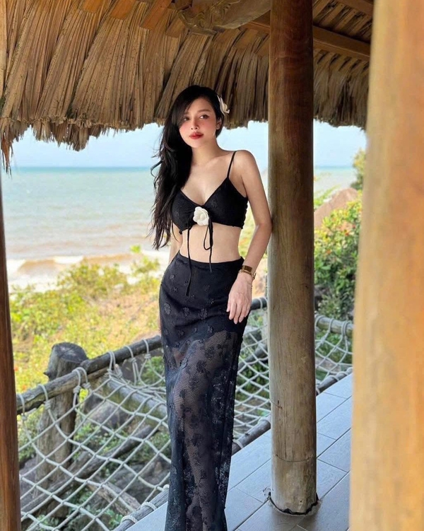 ảnh gái xinh mặc bikini đen 35