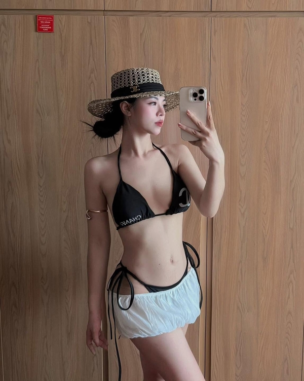 ảnh gái xinh mặc bikini đen 37