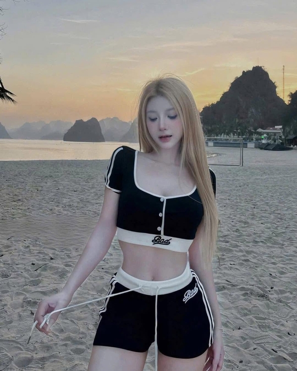 ảnh gái xinh mặc bikini đen 5