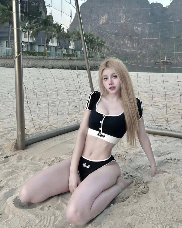 ảnh gái xinh mặc bikini đen 7