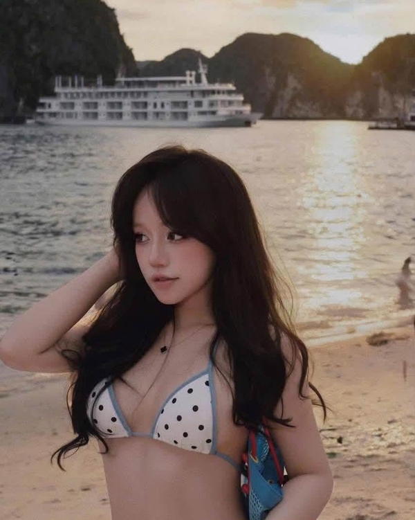 ảnh gái xinh mặc bikini đi biển 10