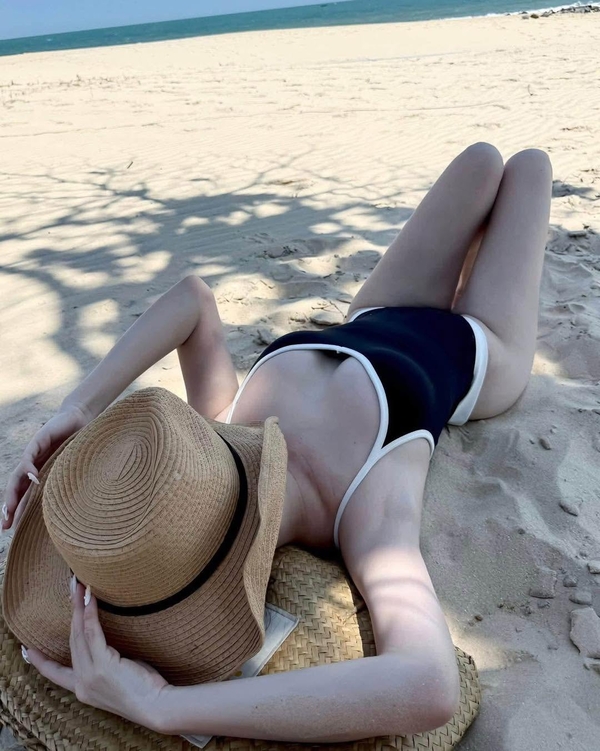 ảnh gái xinh mặc bikini đi biển 29