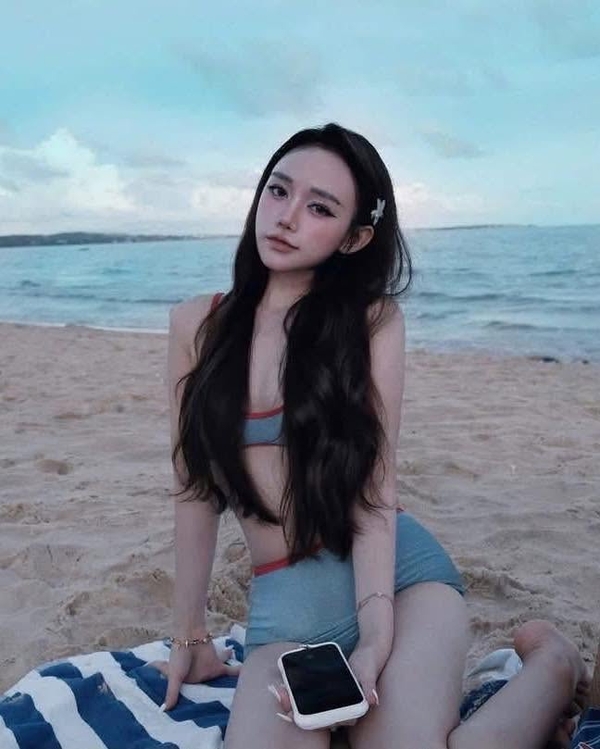 ảnh gái xinh mặc bikini đi biển 35