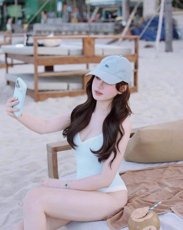 ảnh gái xinh mặc bikini đi biển 4