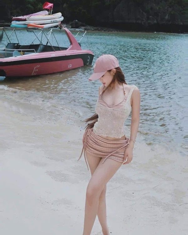 ảnh gái xinh mặc bikini đi biển 41