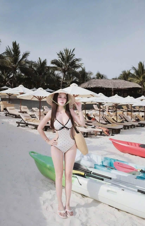 ảnh gái xinh mặc bikini trắng