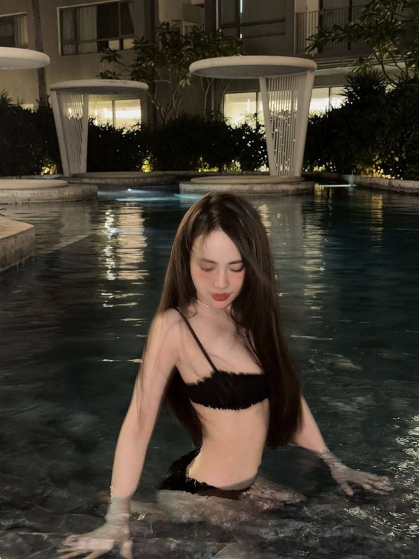 gái xinh mặc bikini lọt khe 8