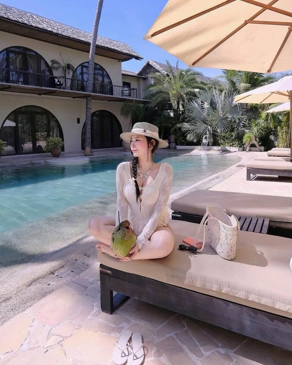 gái xinh mặc bikini ngắn 10