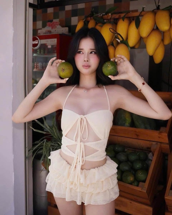 gái xinh mặc bikini ngắn 27