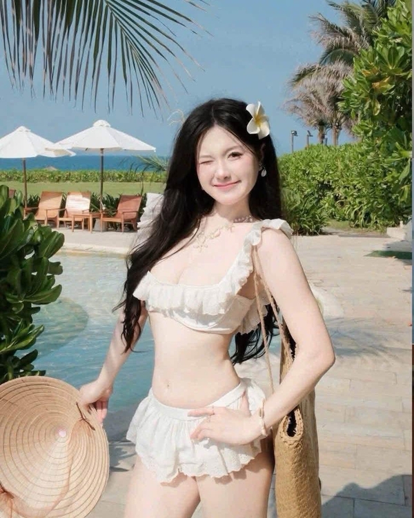 gái xinh mặc bikini ngắn 28