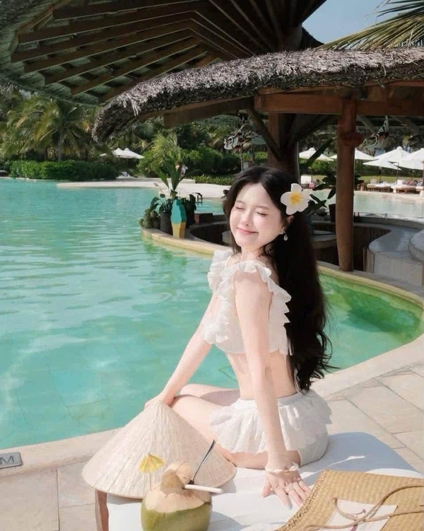 gái xinh mặc bikini ngắn 29