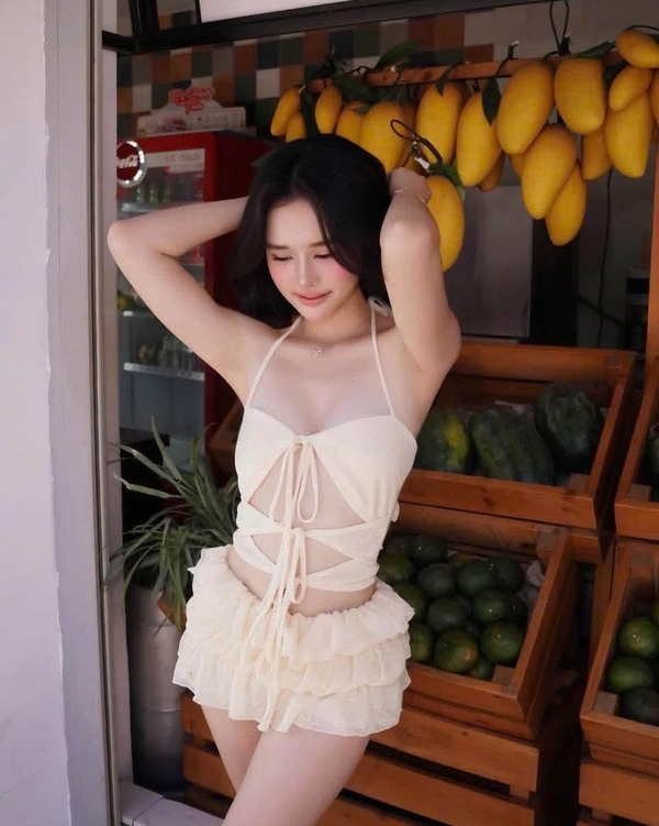 gái xinh mặc bikini ngắn 31