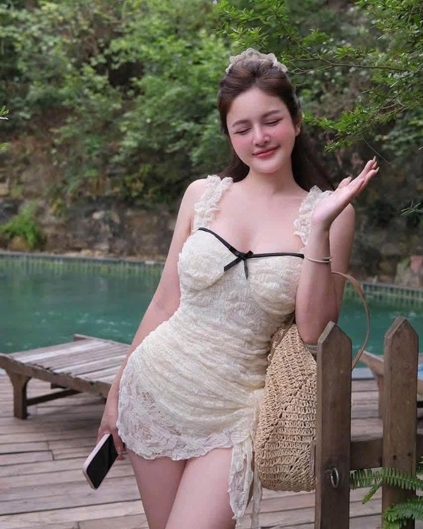 gái xinh mặc bikini ngắn 9