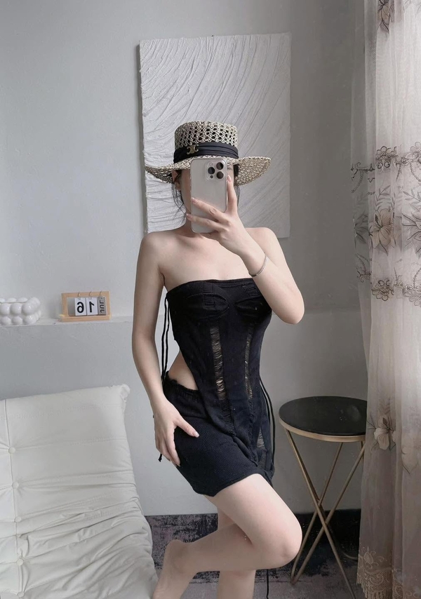 gái xinh mặc bikini ở nhà 15