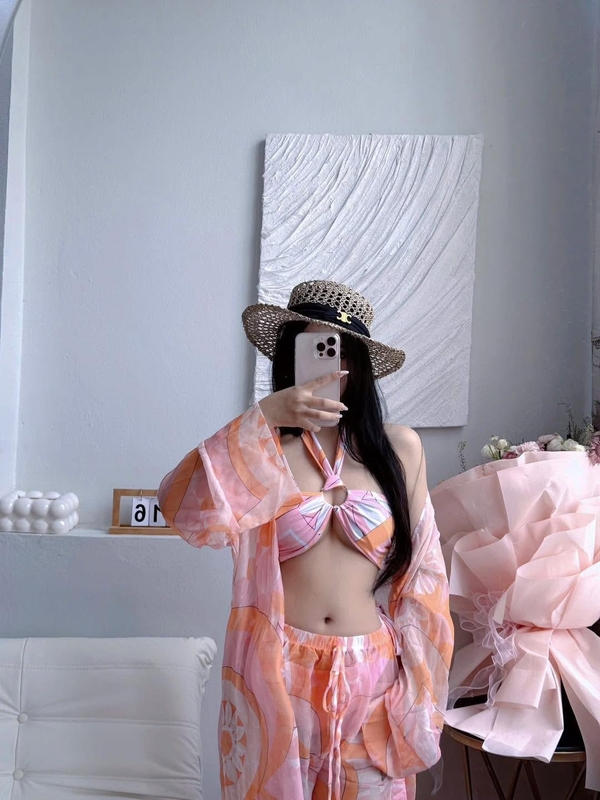 gái xinh mặc bikini ở nhà 2