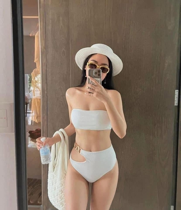 gái xinh mặc bikini ở nhà 21