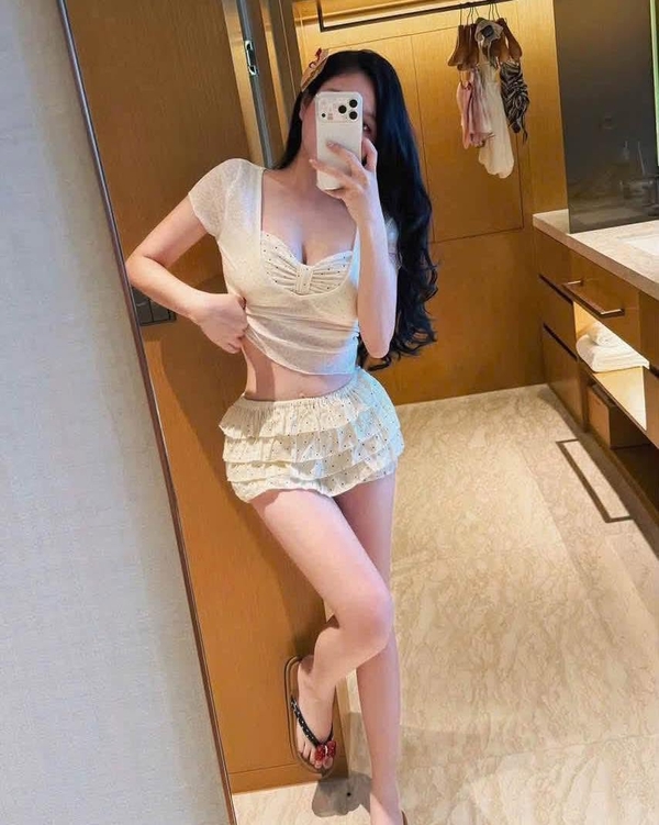 gái xinh mặc bikini ở nhà 33