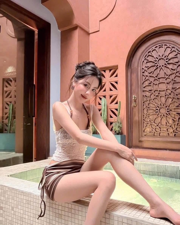 gái xinh mặc bikini ở nhà 34