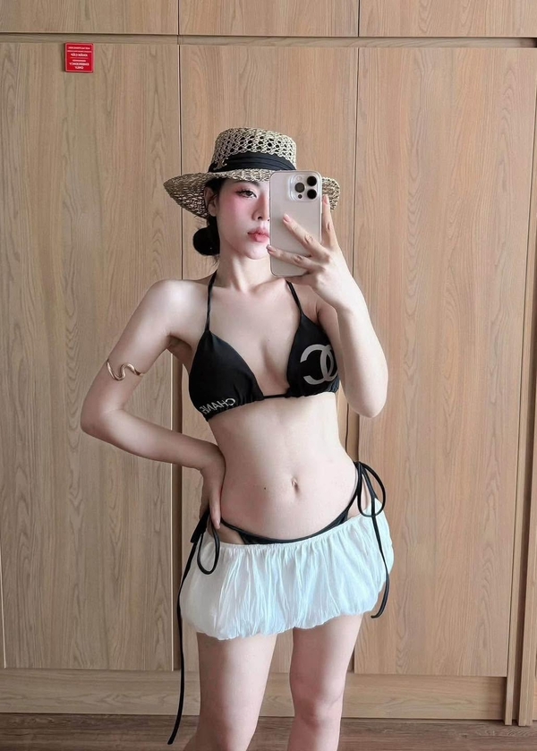gái xinh mặc bikini ở nhà 39