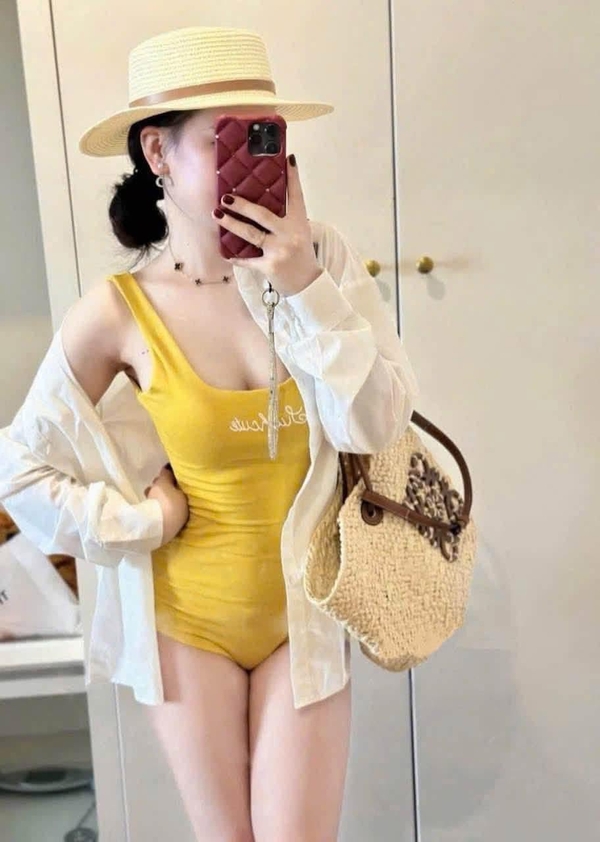 gái xinh mặc bikini ở nhà 40
