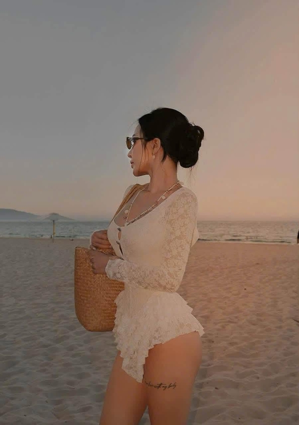 gái xinh mặc bikini trắng 26