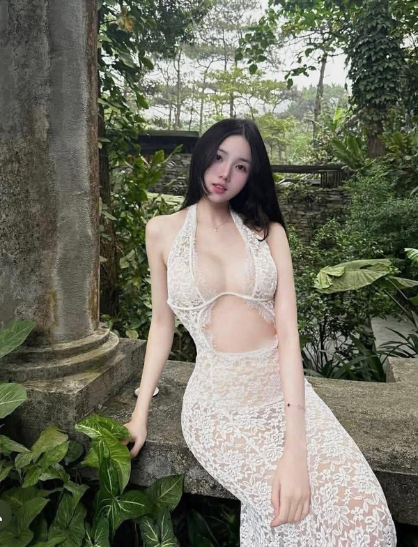 gái xinh mặc bikini trắng 27
