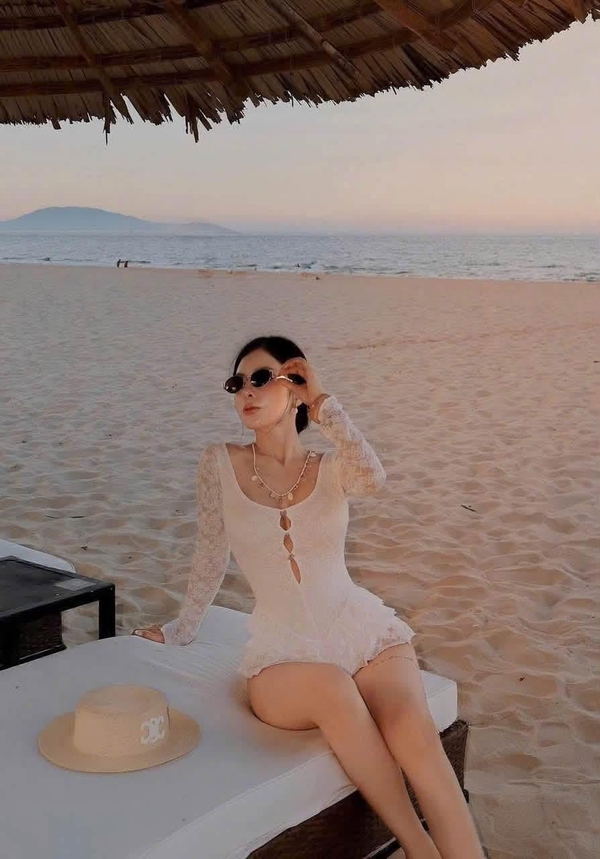 gái xinh mặc bikini trắng 28