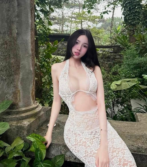 gái xinh mặc bikini trắng 7