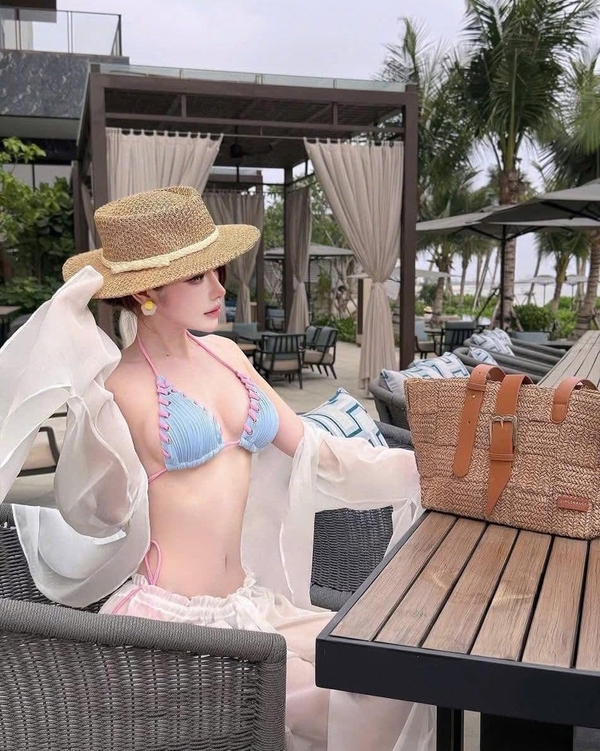 gái xinh tiktok bikini