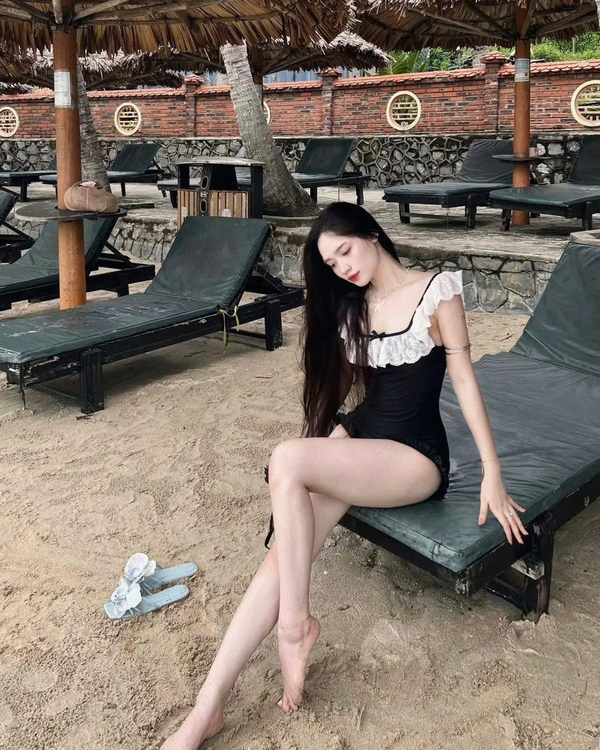 gái xinh tiktok mặc bikini 12