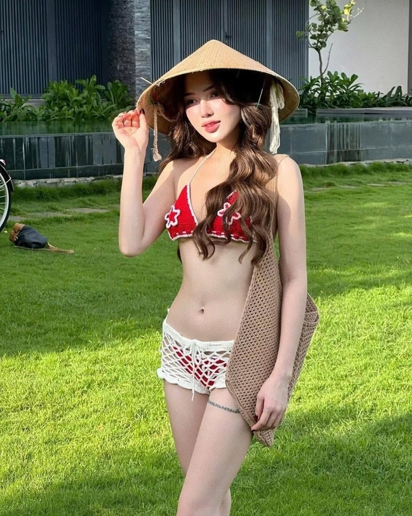 gái xinh tiktok mặc bikini 14