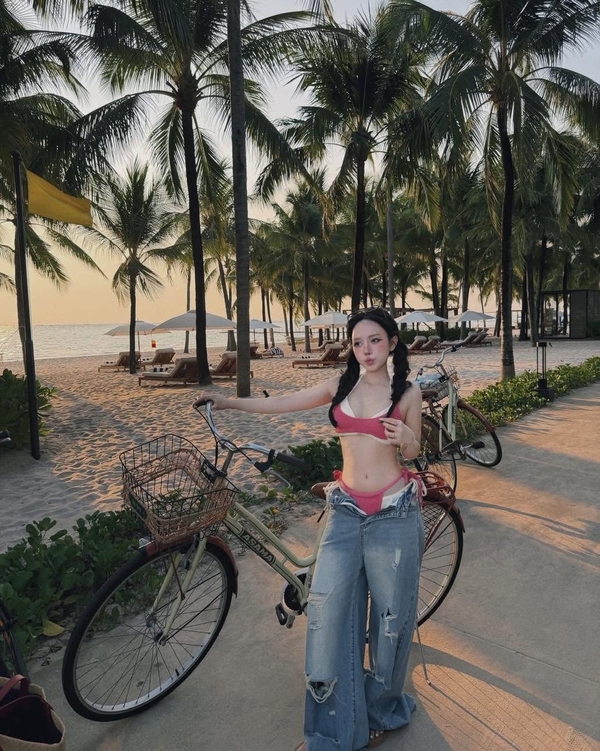 gái xinh tiktok mặc bikini 24