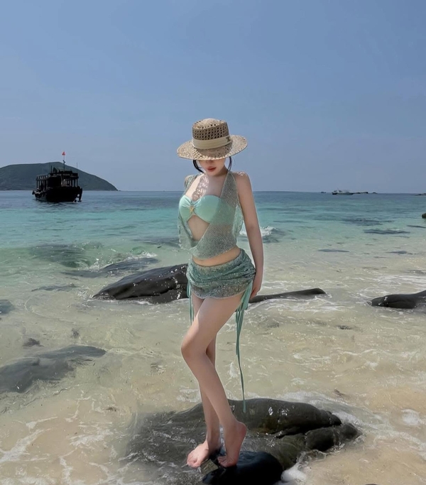 gái xinh tiktok mặc bikini 28