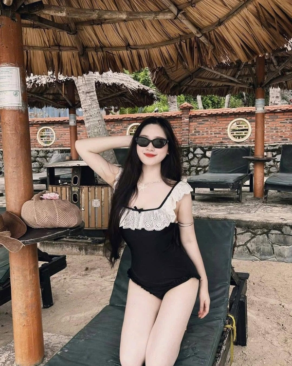 gái xinh tiktok mặc bikini 32