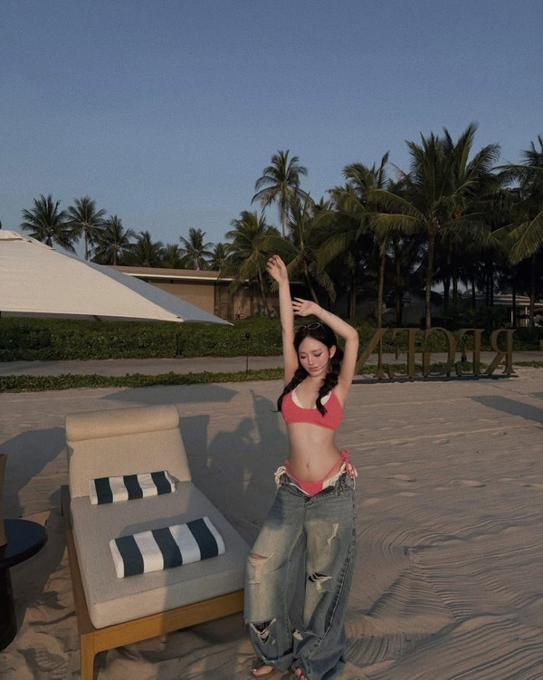 gái xinh tiktok mặc bikini 34