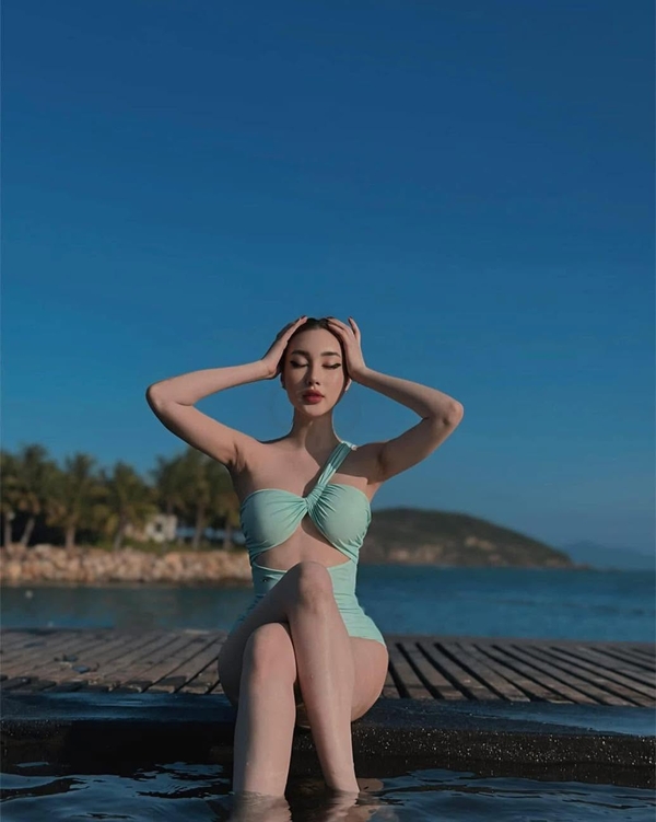 gái xinh tiktok mặc bikini 36