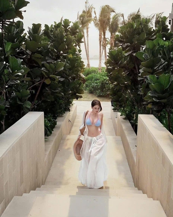 gái xinh tiktok mặc bikini 46