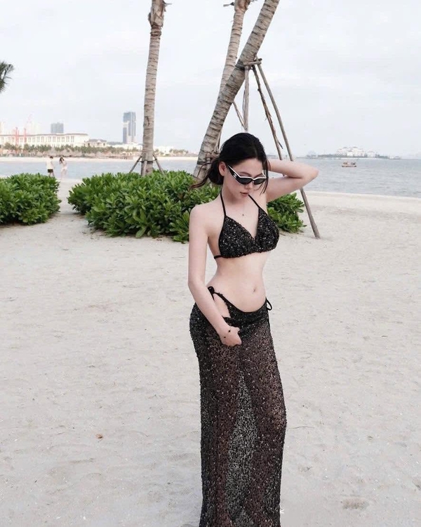 gái xinh việt nam mặc bikini đi biển 13