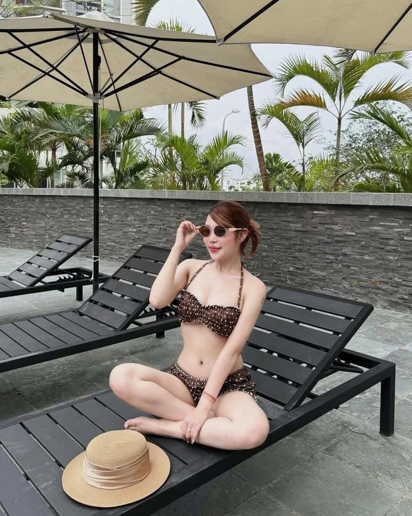 gái xinh việt nam mặc bikini đi biển 15