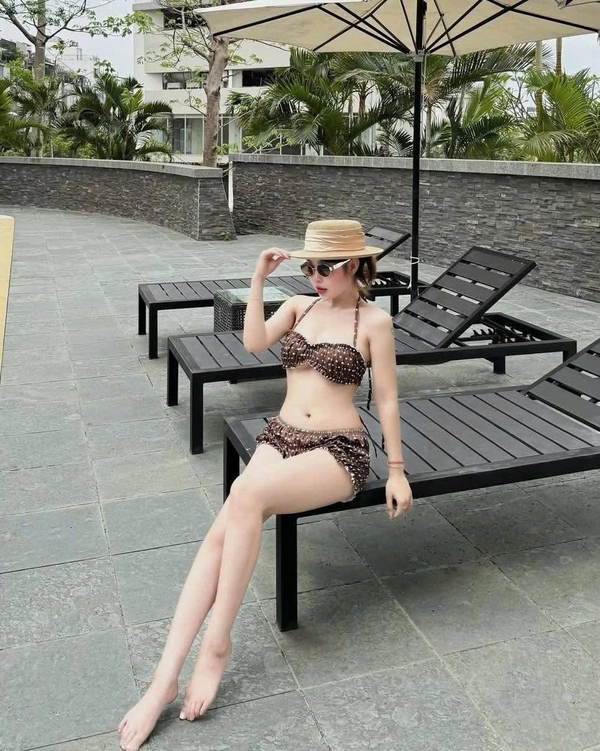 gái xinh việt nam mặc bikini đi biển 17