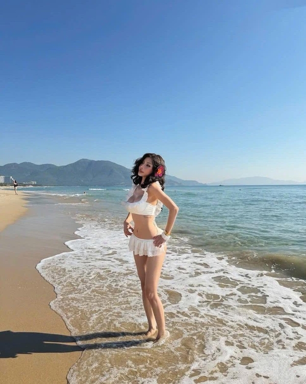 gái xinh việt nam mặc bikini đi biển 24