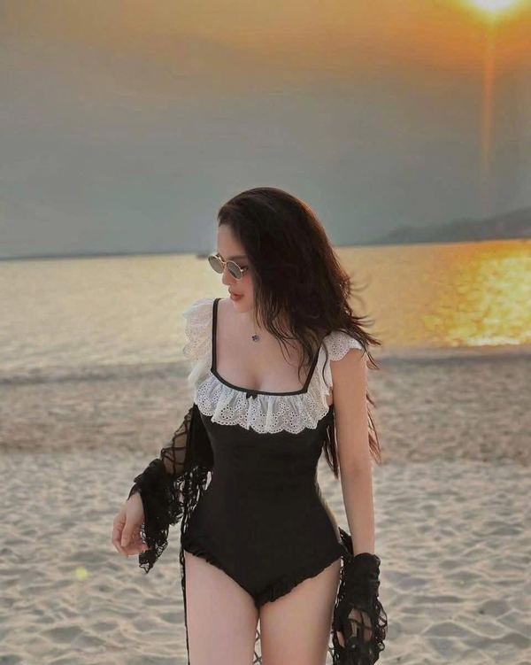 gái xinh việt nam mặc bikini đi biển 30