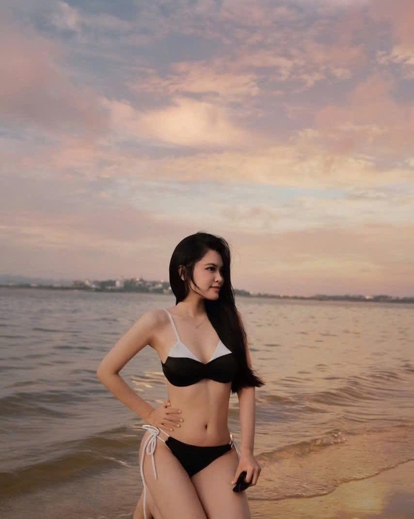 gái xinh việt nam mặc bikini đi biển 31