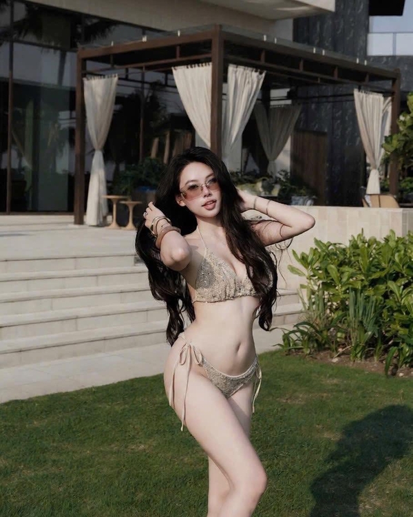 gái xinh việt nam mặc bikini đi biển 5