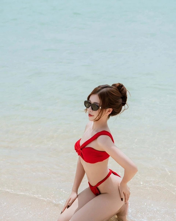 gái xinh việt nam mặc bikini đi biển 8