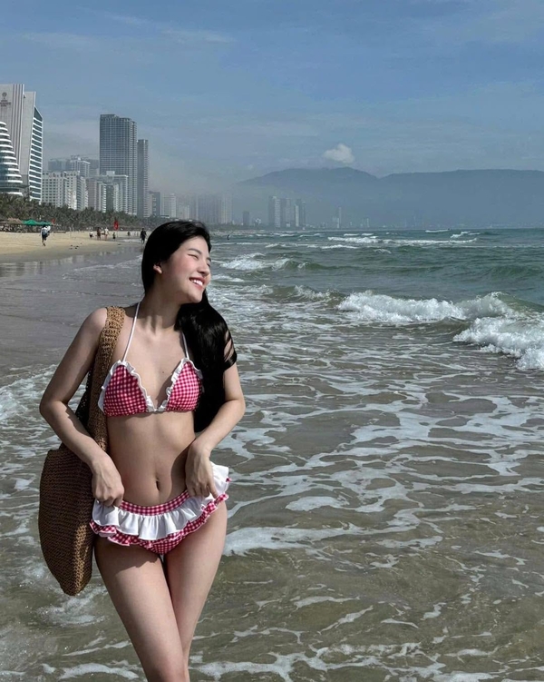 gái xinh việt nam mặc bikini đi biển 9